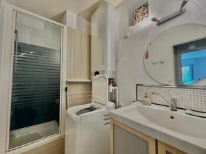 Appartements Appartement avec loggia - Proche centre et plage : photos des chambres
