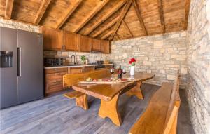 Lovely Home In Perusic Donji With Wifi