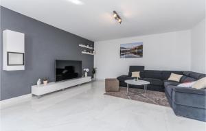 Lovely Home In Perusic Donji With Wifi