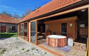 Gorgeous Home In Gracac With Kitchen