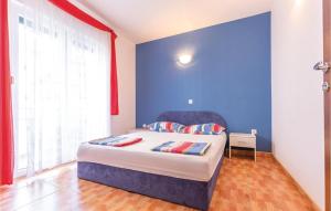Two-Bedroom Apartment In Makarska