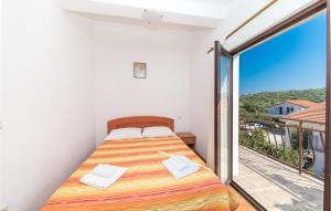 One-Bedroom Apartment In Okrug Donji