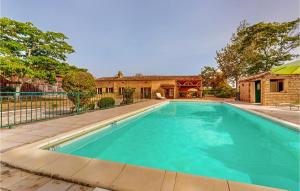 Maisons de vacances Stunning Home In St Pierre D'eyraud : photos des chambres