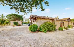 Maisons de vacances Stunning Home In St Pierre D'eyraud : photos des chambres