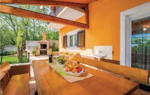 Stunning Home In Sumber With Kitchen 