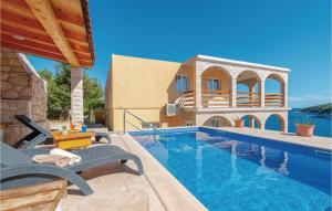 Gorgeous Apartment In Karbuni With Wifi