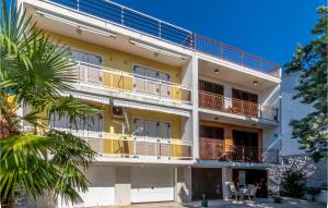 2 Bedroom Stunning Apartment In Selce