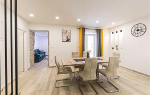 Awesome Home In Lecevica