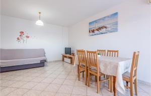2 Bedroom Nice Apartment In Kustici 
