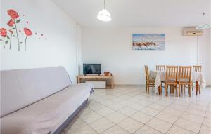 2 Bedroom Nice Apartment In Kustici