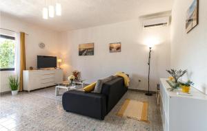 2 Bedroom Awesome Home In Seline 