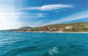 Three-Bedroom Holiday Home In Tkon - Island Gangaro