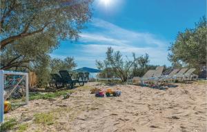 Three-Bedroom Holiday Home In Tkon