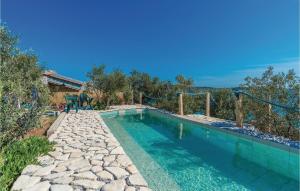 Three-Bedroom Holiday Home In Tkon