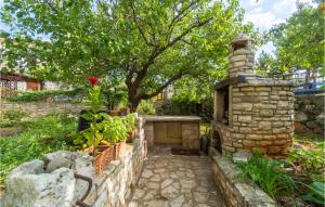 Nice Apartment In Umag With Kitchen