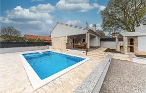 Awesome Home In Lecevica