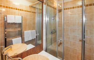 Maisons de vacances 3 Bedroom Amazing Home In Callian : photos des chambres