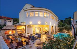 6 Bedroom Gorgeous Home In Pag 