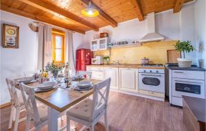 Lovely Home In Bosiljevo With Kitchen