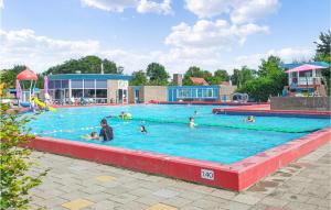 2 Bedroom Amazing Home In Heinkenszand