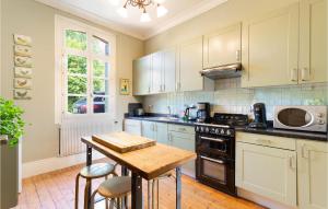 Maisons de vacances Beautiful Home In Fressin With Kitchen : photos des chambres