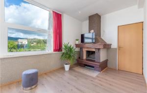 Three-Bedroom Holiday Home In Neoric