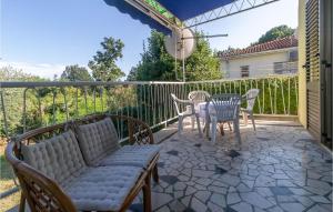 Cozy Apartment In Ika With Kitchen