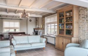 Six-Bedroom Holiday Home In Lo-Reninge