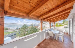 2 Bedroom Nice Apartment In Kustici