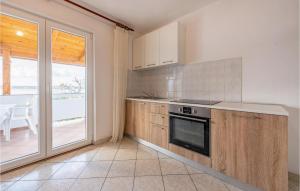 2 Bedroom Nice Apartment In Kustici 