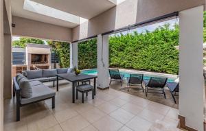 Gorgeous Home In Sisan With Kitchen