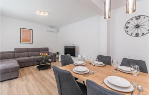 4 Bedroom Lovely Home In Donje Rastane