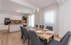 4 Bedroom Lovely Home In Donje Rastane