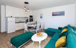 3 Bedroom Nice Apartment In Komarna