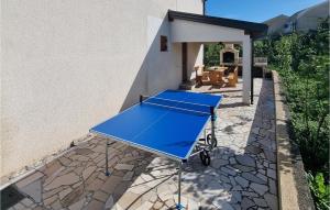 Nice Apartment In Cres With Kitchen 