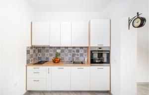 Cozy Home In Maslenica With Wifi