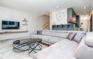 Stunning Home In Makarska