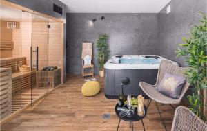 5 Bedroom Nice Home In Sivati 