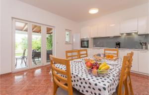 Lovely Home In Benkovac 