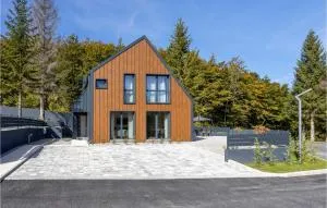 Nice Home In Stari Laz With Kitchen - Stari Laz