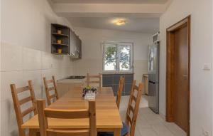 Lovely Apartment In Njivice With Wifi 