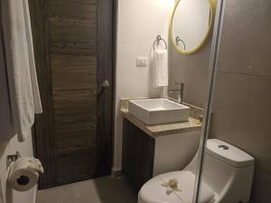 Beautiful Studio Very Close To The Beach and 5th Avenue