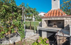 One-Bedroom Apartment In Musalez