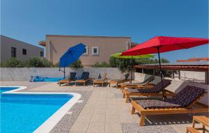 Four-Bedroom Holiday Home In Brodarica