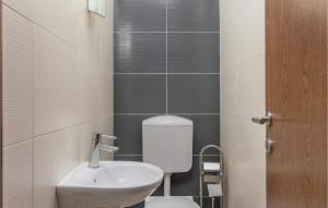 Lovely Apartment In Njivice With Wifi 