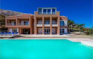 5 Bedroom Awesome Home In Pag