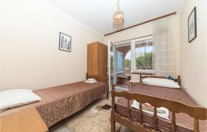 Two-Bedroom Apartment In Okrug Gornji
