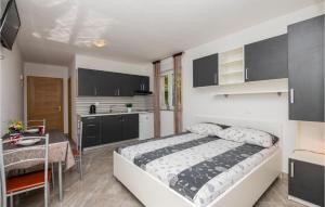 Stunning Apartment In Krvavica