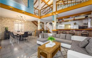 3 Bedroom Amazing Home In Smoljanci 