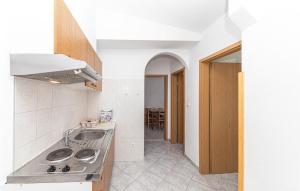 2 Bedroom Stunning Apartment In Slatine 